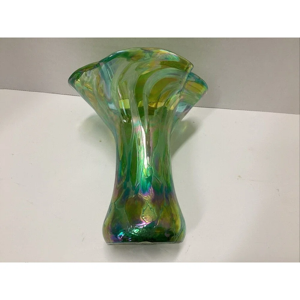 glass eye studio hand blown ruffled iridescent swirl glass vase green 6.5Lx5.5W”